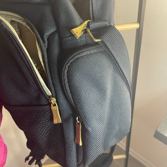 Ricardo Beverly Hills Carry-on Bag. Shoulder bag with arm strap. - Picture 6 of 7